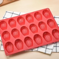 Mini-Food-Grade-Madeleine-Silicone-Cake-Mold-Cookie-Mold-DIY-Shell-Baking-Pan-Mould-Kitchen-Bakeware-3.webp